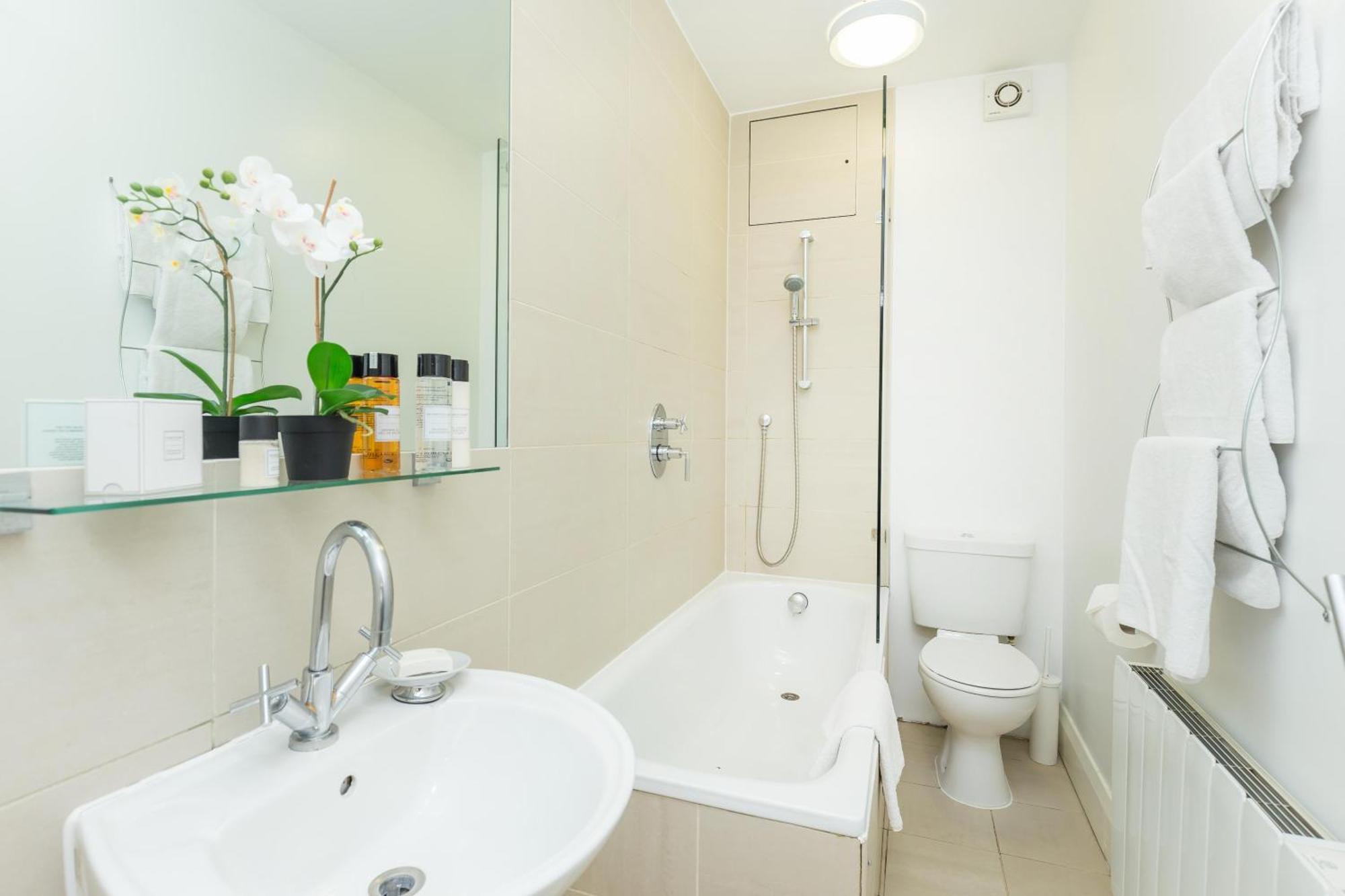 Picton 2Br Apartment - Prime Location & Comfort لندن المظهر الخارجي الصورة
